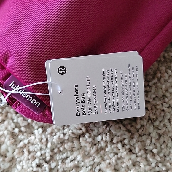 NWT Lululemon Everywhere Belt Bag - Picture 2 of 3